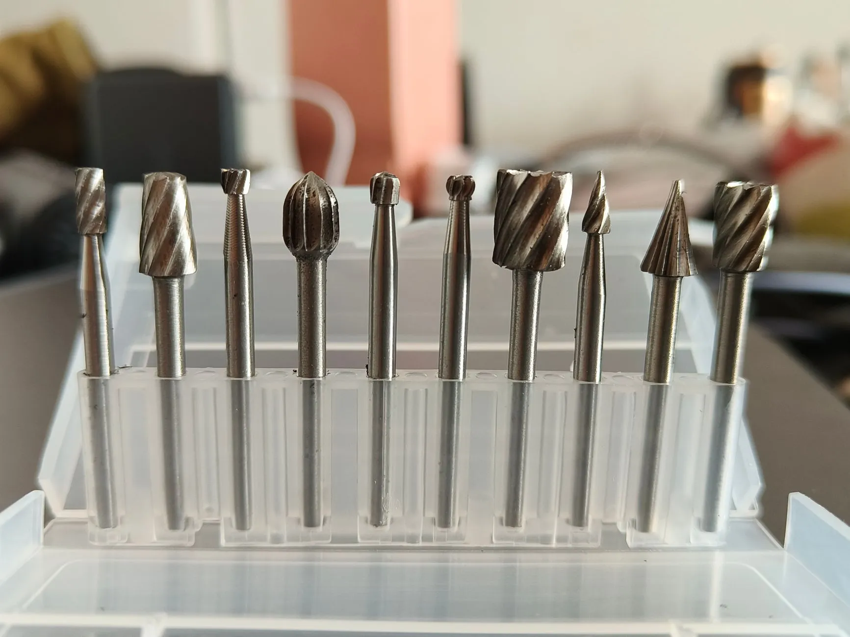 上海易樊六轴关节机器人焊接工作站应用案例分析