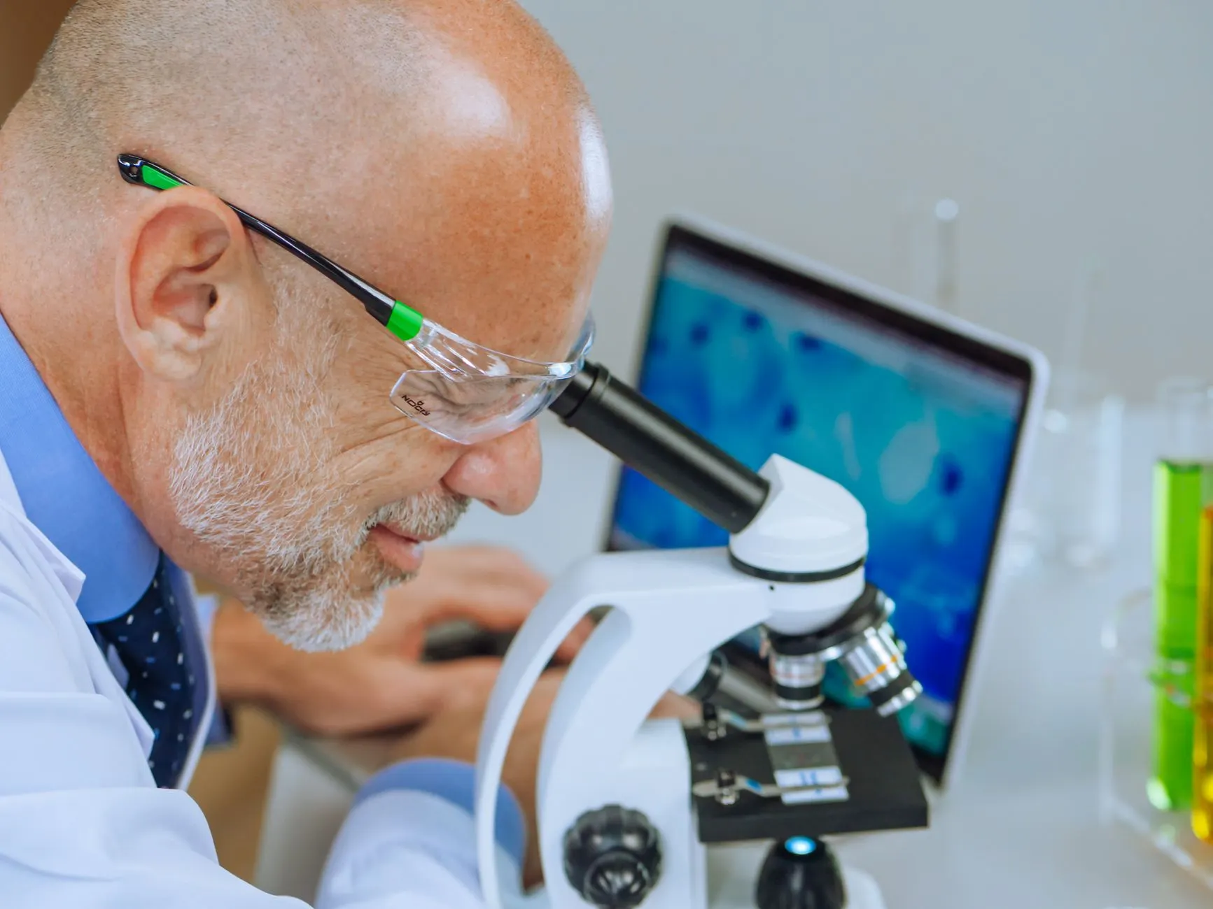 上海制造企业选用六轴关节机器人提升焊接效率的关键技术分析